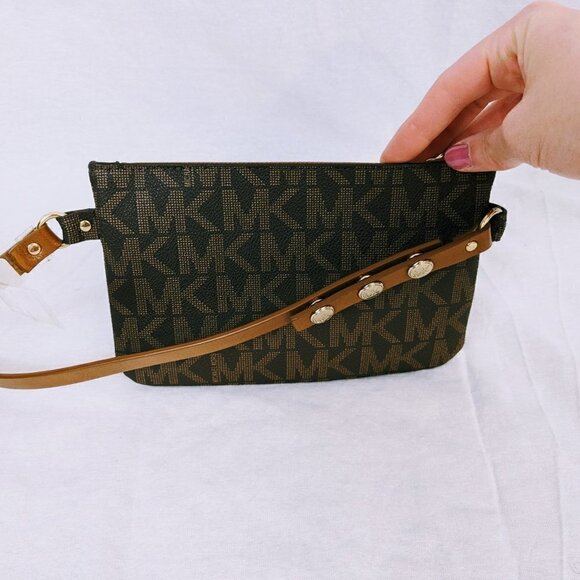 Michael Kors Brown Leather Logo Purse w/Gold Accents 5x7 - Picture 3 of 5